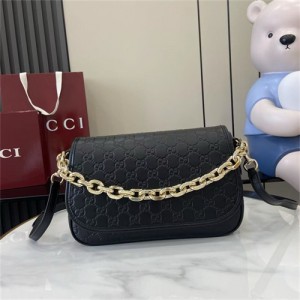 구찌 GG 엠블럼 미디엄 숄더백 848882 2025/신상