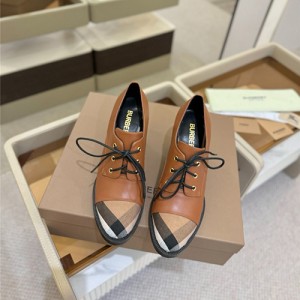 버버리 여성용 구두 (굽높이9.5CM) B34989-1 2025/신상