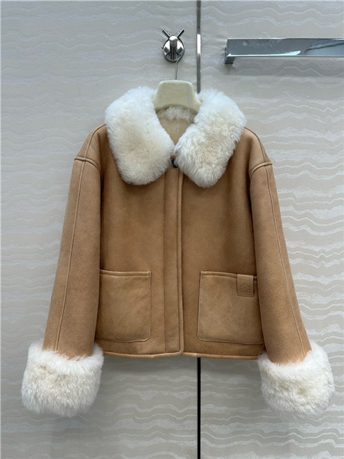 로에베 양털 일체형 자켓 D81460 2025/신상