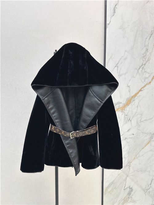 루이비통 양털 일체형 후드 자켓 D81080 2025/신상