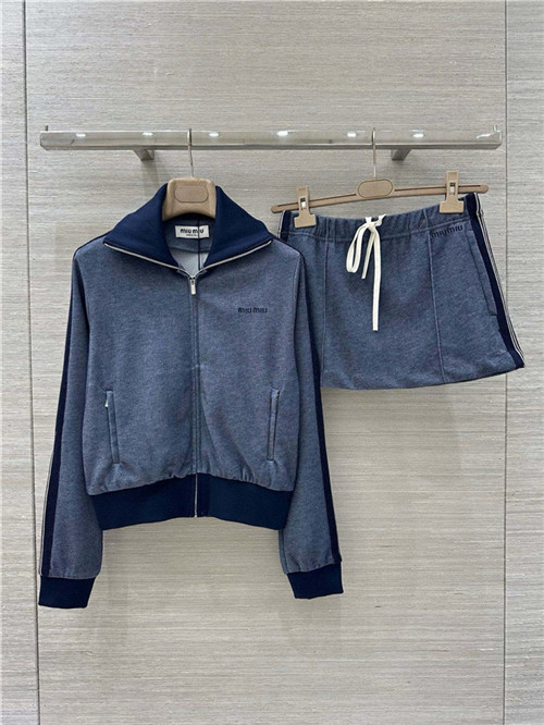 미우미우 트레이닝 세트 M94208 2025/신상