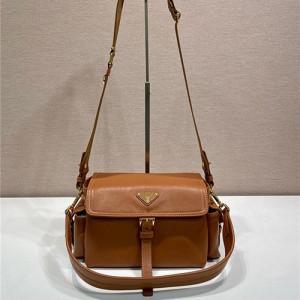 프라다 익스플로러 스웨이드 양가죽 숄더백 1BD394 2025/신상