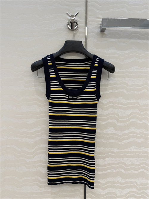 미우미우 민소매 M72302 2026/신상