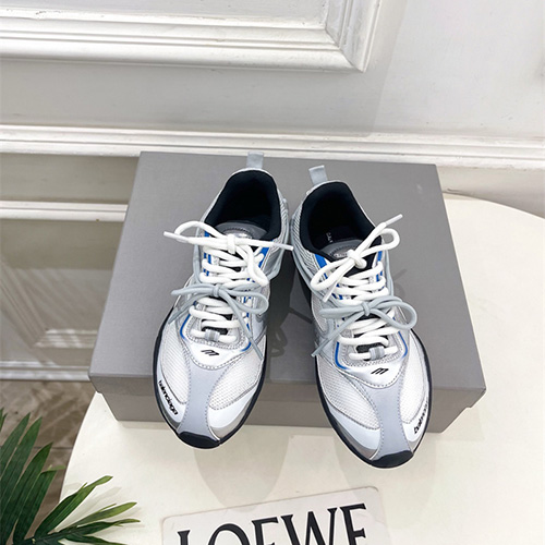 발렌시아가 남여공용 스니커즈 B62882-2 2026/신상